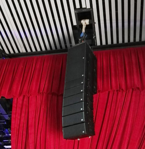 舞台音響使用吊裝帶進行固定